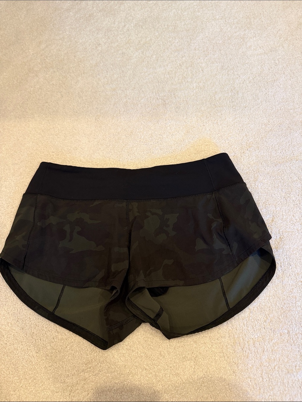 Lululemon 2.5 speed up shorts. Size 4. Low rise. Camo design. Great condition.